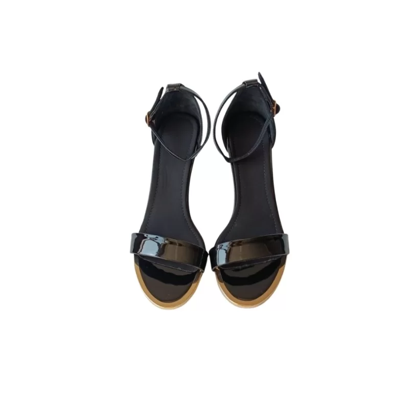 Tek Bant Ön Gold Detaylı Siyah Renk Stiletto Ayakkabı