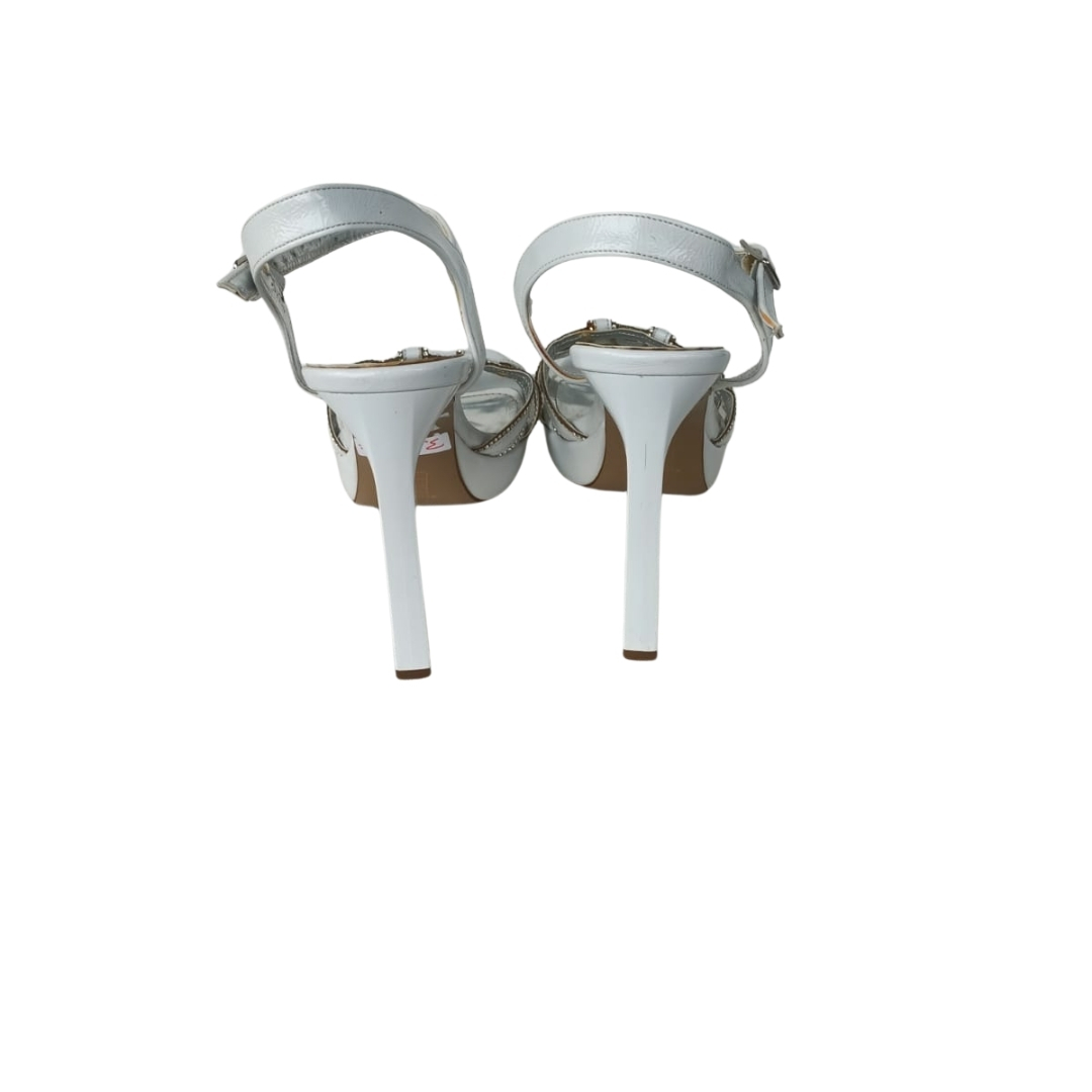 Beyaz Renk Örgü Taş Detaylı Cam Platform Topuklu Ayakkabı